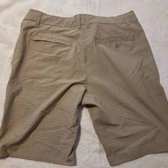 Brand new khaki colored shorts with 5 pockets, mens 34 waist - Picture 2 of 2